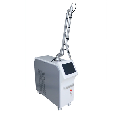 2000W Q 切り替えた7関節関節腕を持つタトゥー除去レーザーマシン